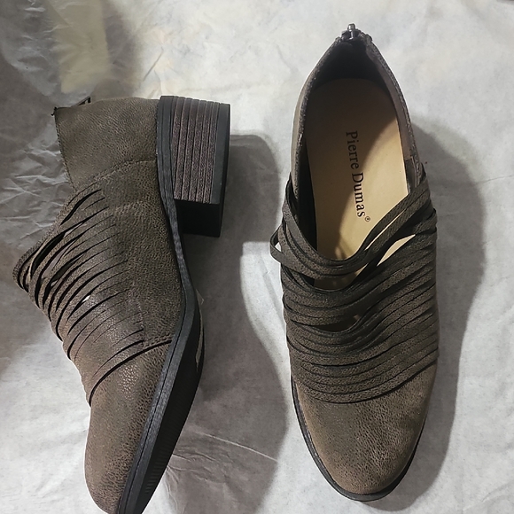 Pierre Dumas Women's  Flats NWT - Picture 1 of 8